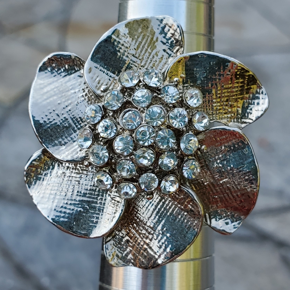 Silver flower with rhinestones ring